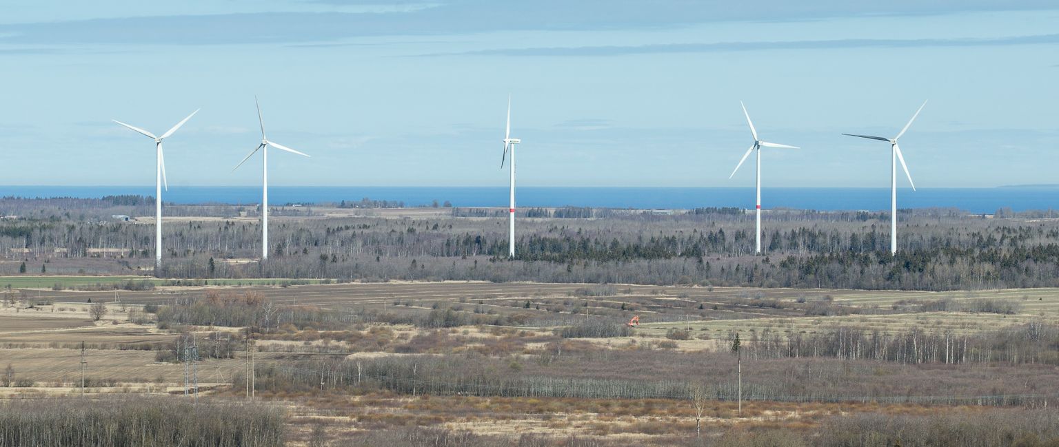 Purtse tuulepargi viis tuulikut kerkivad kümme aastat tagasi valminud Aseriaru tuulepargi lähedusse.