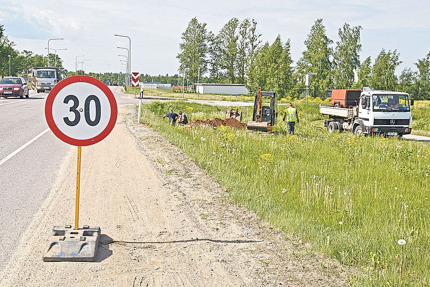 Narva maantee ja Mõisa puiestee ristmiku ümberehituse ajaks on piiratud kiirust Narva maanteel 30 kilomeetrile tunnis.