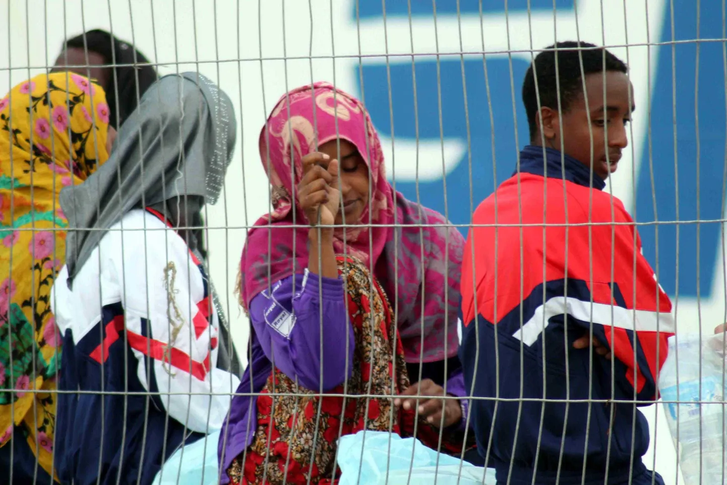 Migrandid Lampedusa vastuvõtukeskuses.