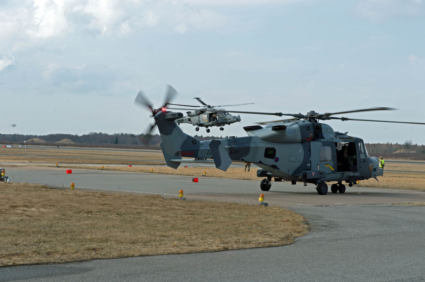 Eelmisel esmaspäeval saabusid Eestisse neli Ühendkuningriigi mitmeotstarbelist helikopterit Lynx Wildcat AH1.