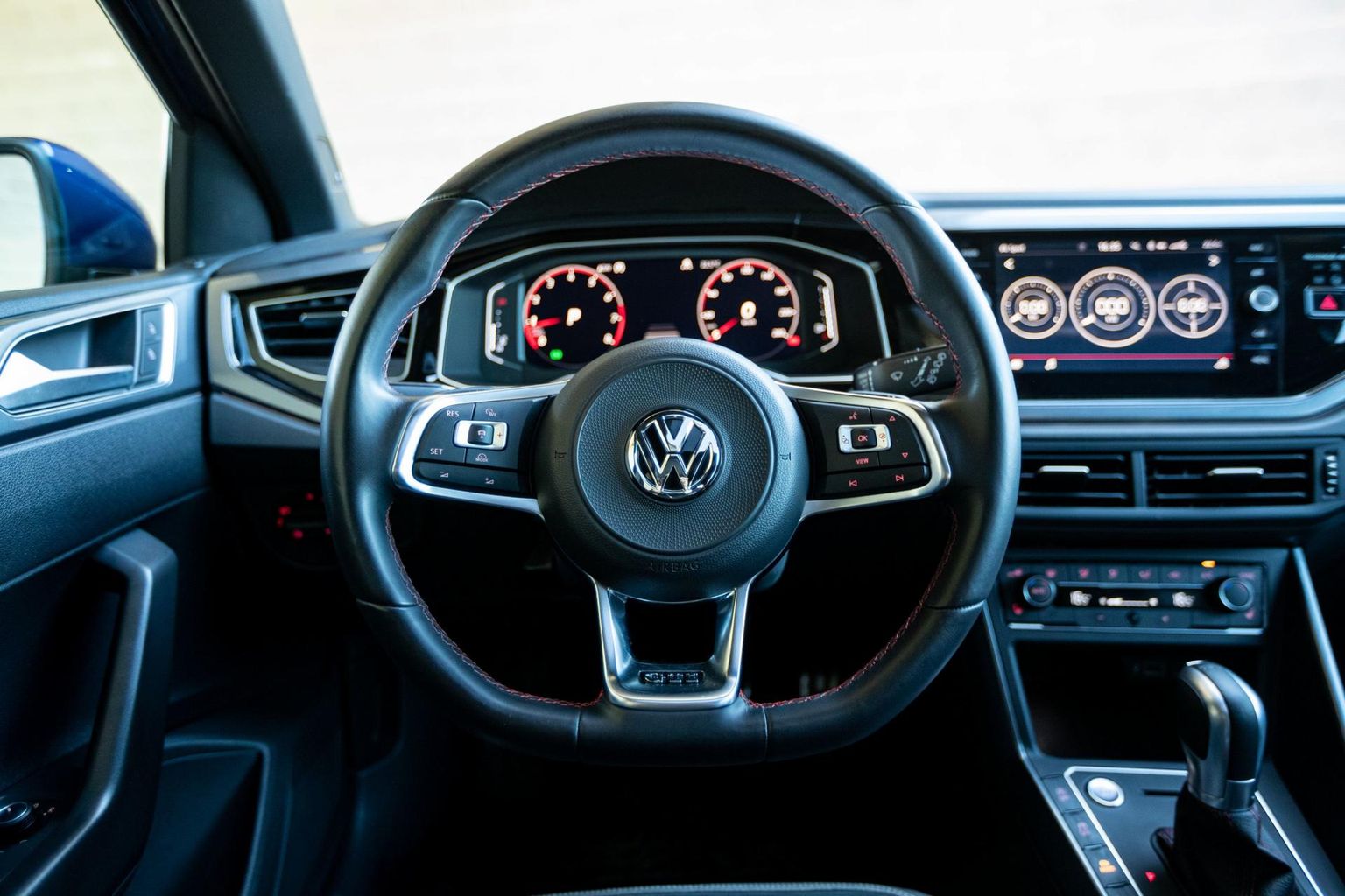 Pildil Volkswagen Polo GTI armatuurlaud.