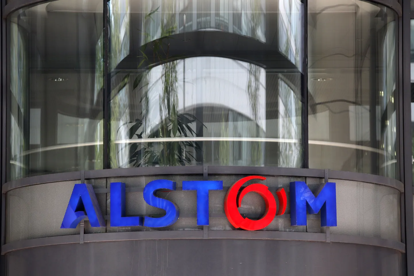 Alstomi logo ettevõtte peakorteril Levallois-Perret's Pariisi lähedal.