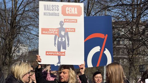 ФОТО И ВИДЕО ⟩ В Риге проходит пикет за доступ людей с диабетом 1-го типа к жизненно важным технологиям