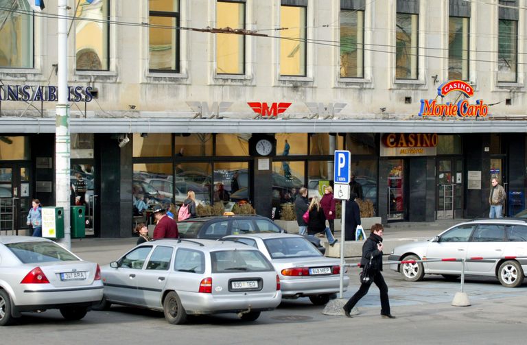 Kohvik Moskva aastal 2005, kui ruume jagati kasiinoga.