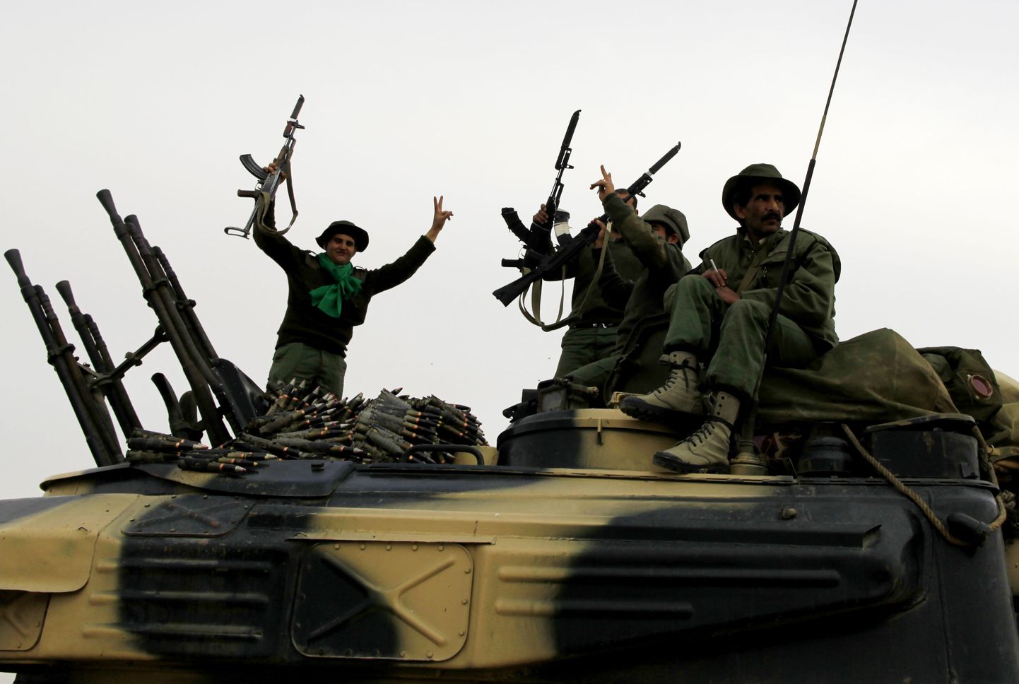 Liibüa valitsusvägede võitlejad.
