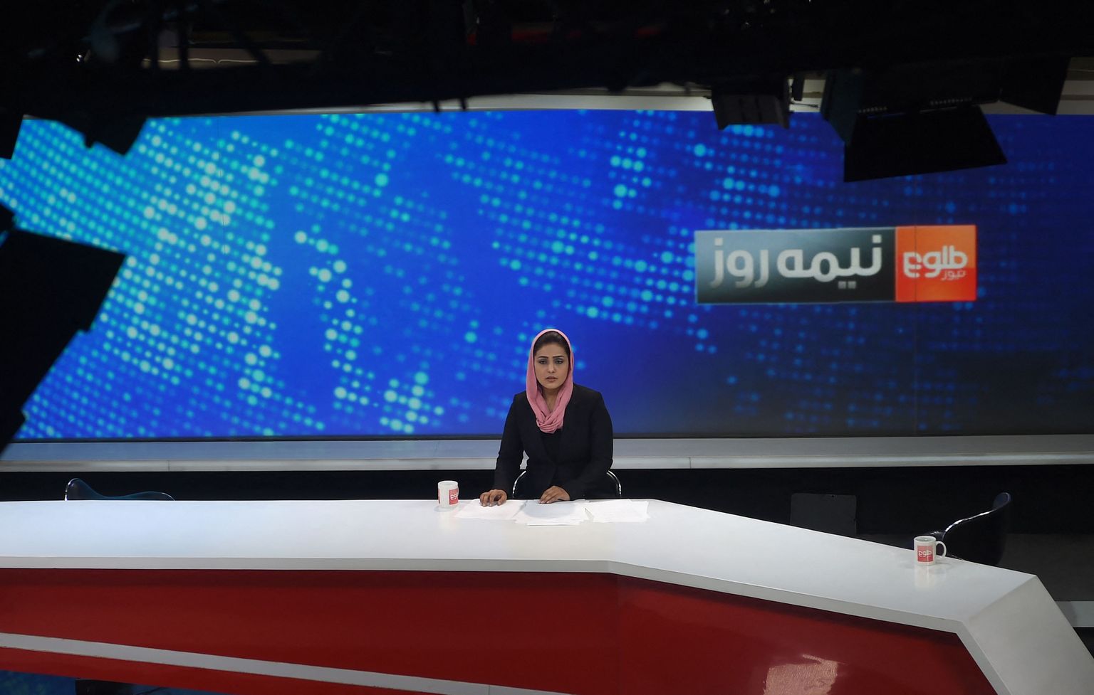 Saatejuht Zarmina Mohammadi kanali Tolo News eetris 2018. aastal.
