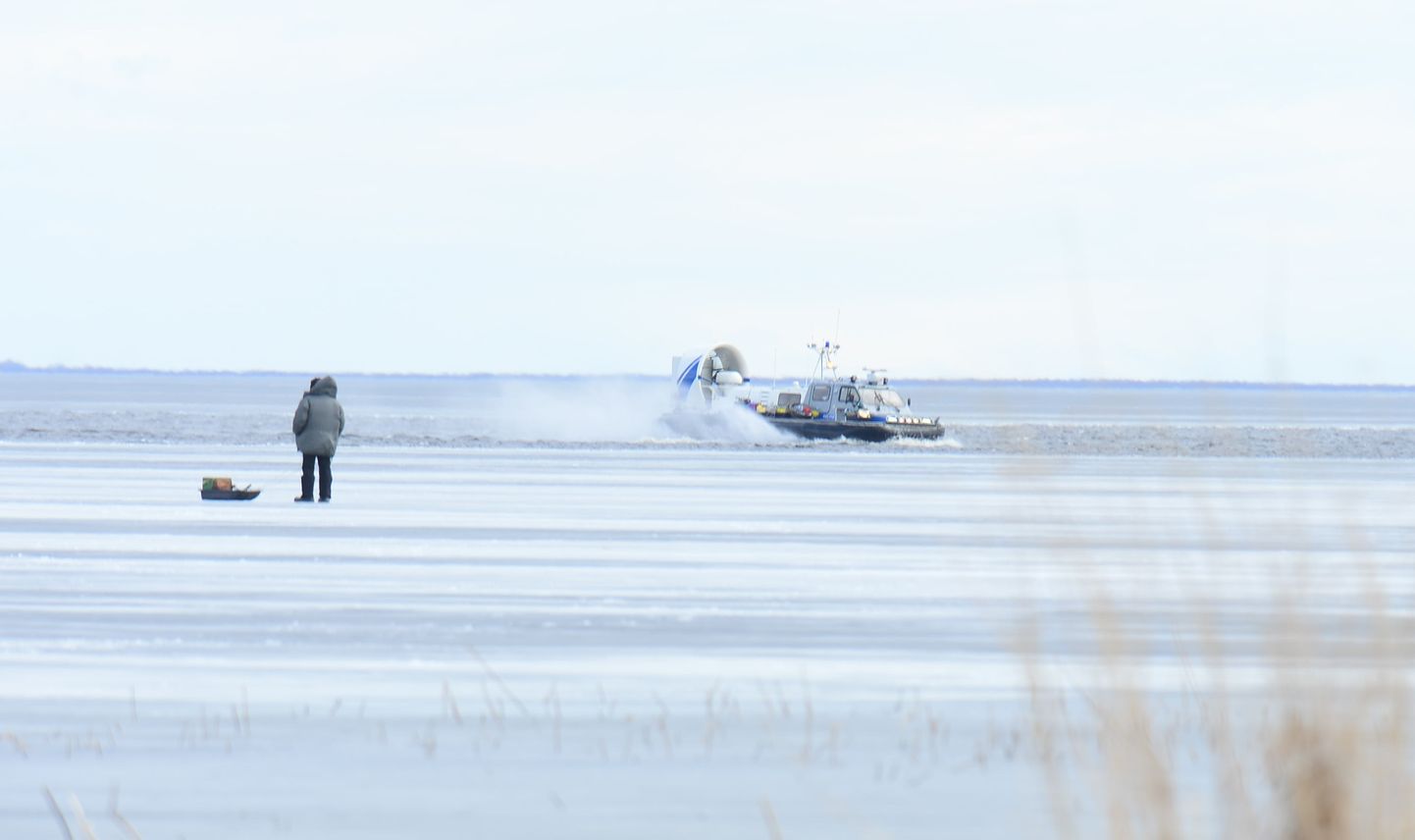 Спасательная операция на Чудском озере.