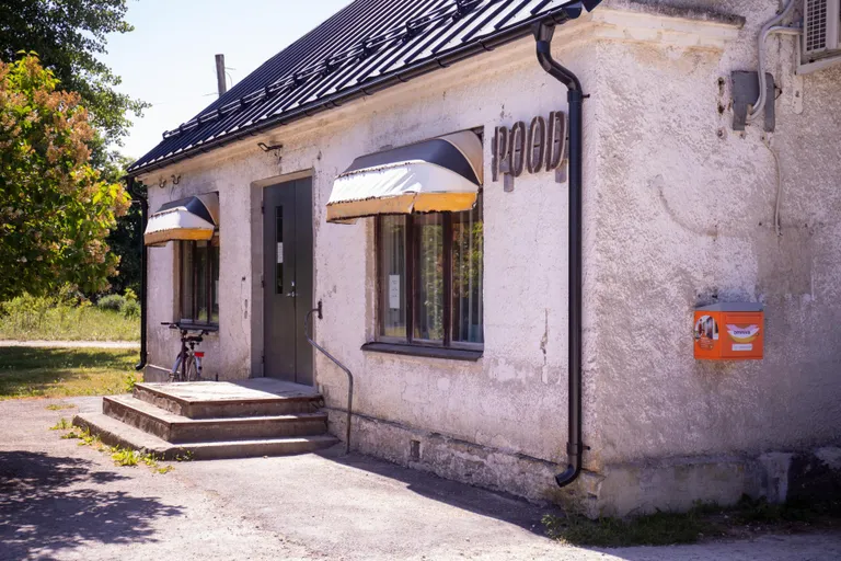 Ubja külapood.