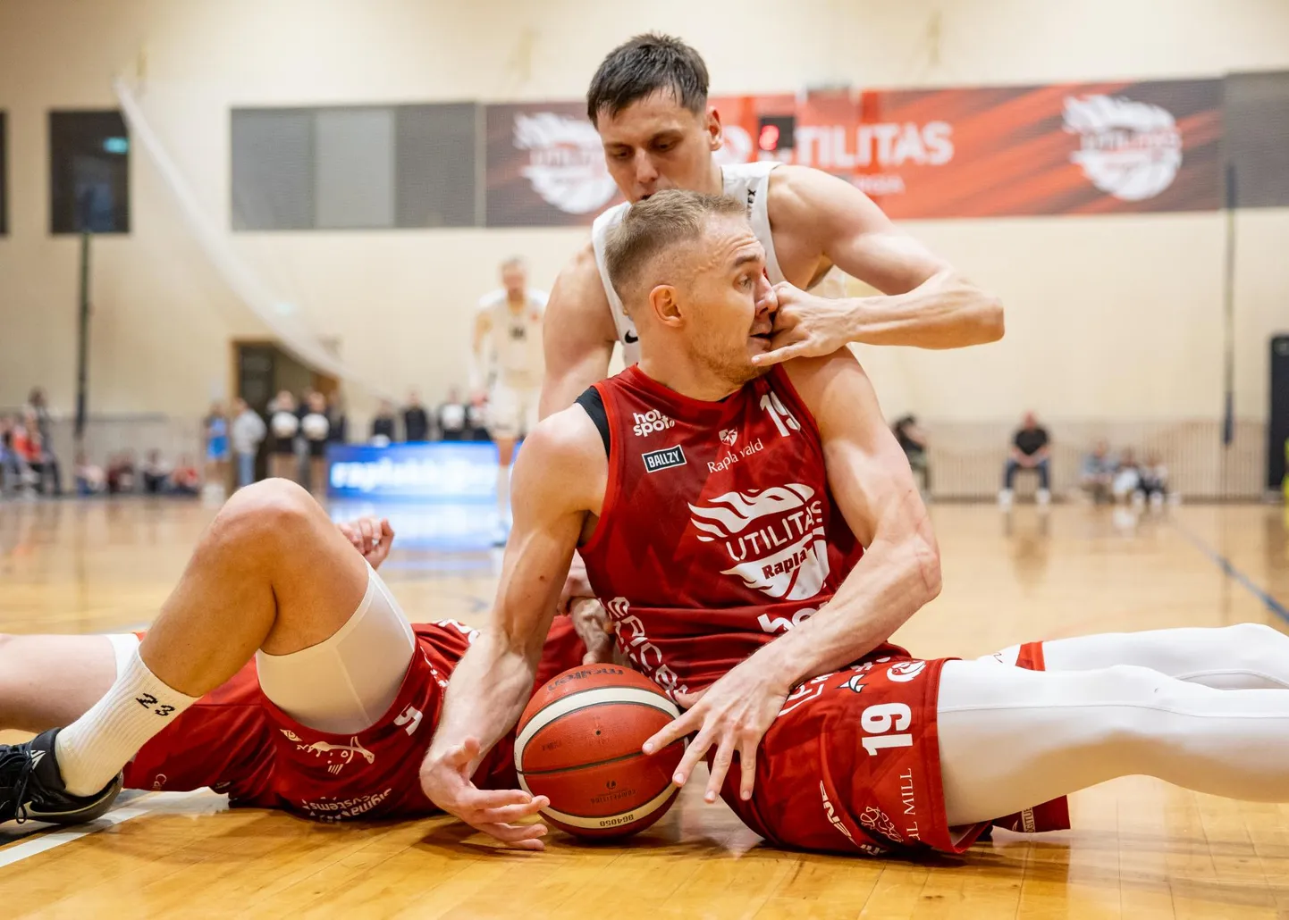 Ehkki Volodõmõr&nbsp;Shevchenko&nbsp;pani&nbsp;Tormi Niitsule ühe paugu sisse, on pall endiselt Rapla käes.