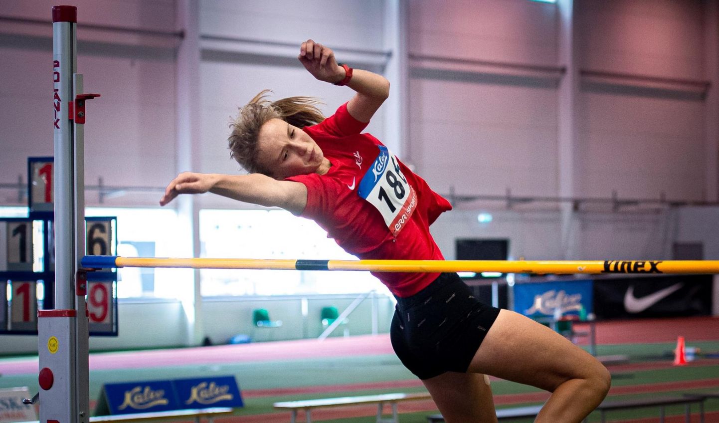 Treener Tauno Tihti käe all harjutav Kati-Ly Randviir parandas Lääne-Viru maakonna tüdrukute kõrgushüpperekordit ja oli samal alal võidukas sarja "TV 10 olümpiastarti" Võru etapil.