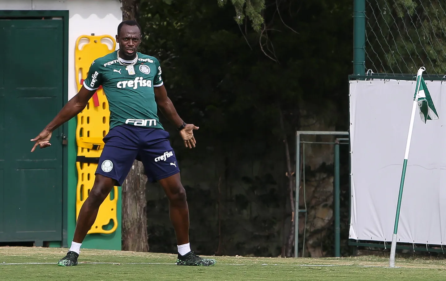 Usain Bolt tähistab väravat nagu Cristiano Ronaldo.