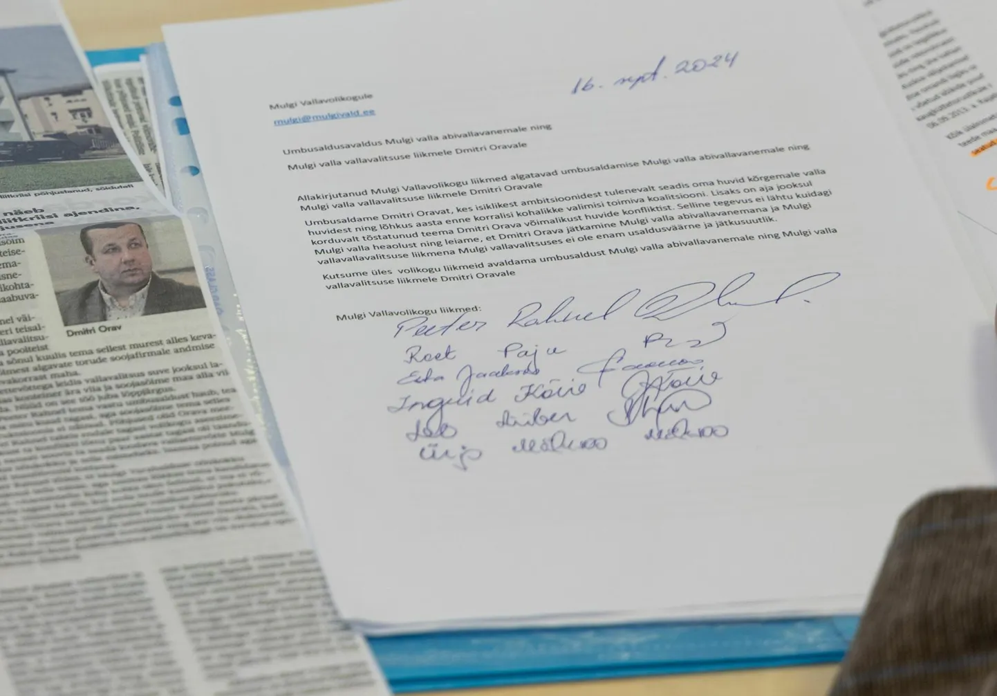 Kui eesmärk on vallajuht välja vahetada, ent selleks vajalikke hääli koos ei ole, võib proovida umbusaldamist. Kui aga võimumuutuseks on hääled koos, võiks vana valitsuse kõrvalelükkamiseks olla seaduses üks lisavõimalus.