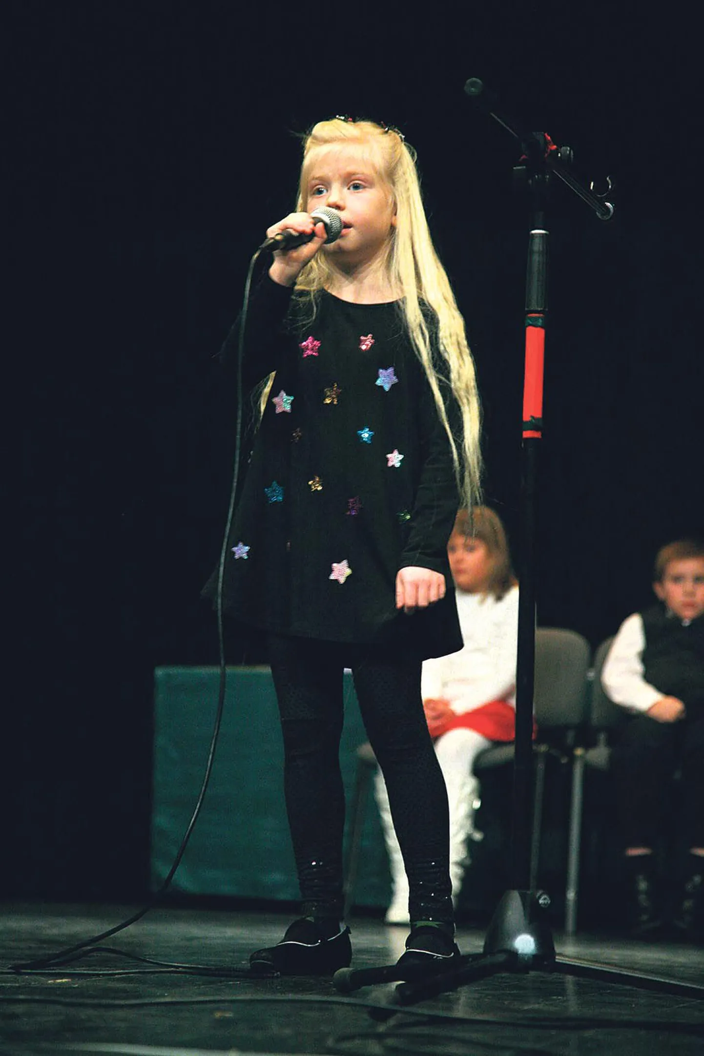 1.-2. klasside solistidest sai esikoha Iti-Mai Mätas Uulu põhikoolist lauluga “Peagi teel jõulutaat”, juhendajaks Stella Vilumets.