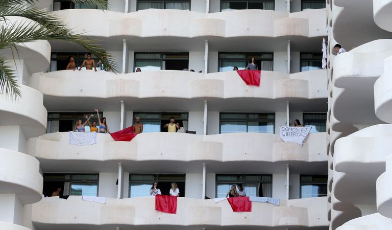 Jaunieši protestē pret karantīnu Maljorkā. 28.jūnijs, 2021