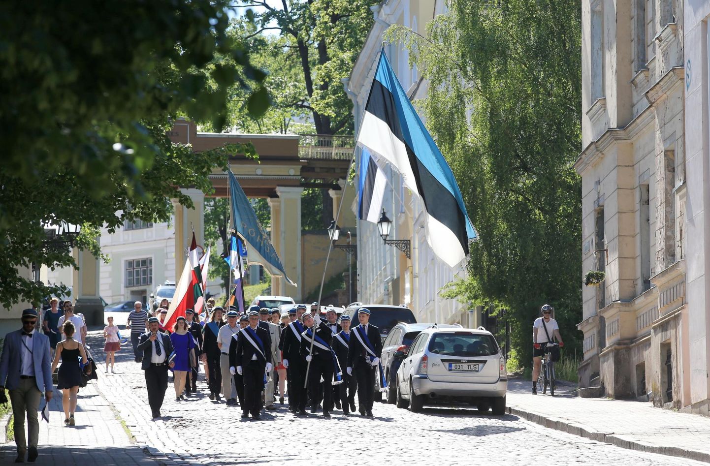 Eesti lipu 135. aastapäevale pühendatud rongkäiku vedasid Eesti Üliõpilaste Seltsi liikmed.
Margus Ansu