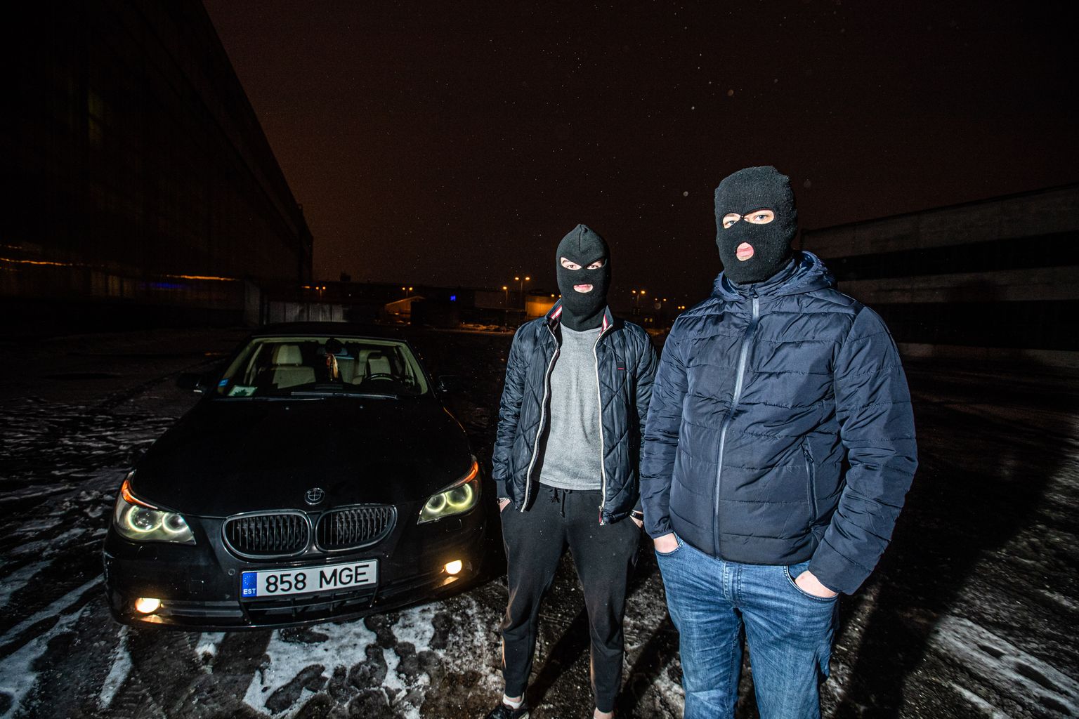Auto- ja relvahuviline noorsand Kirill Orlõšev ja tema sõber Aleksandr.
