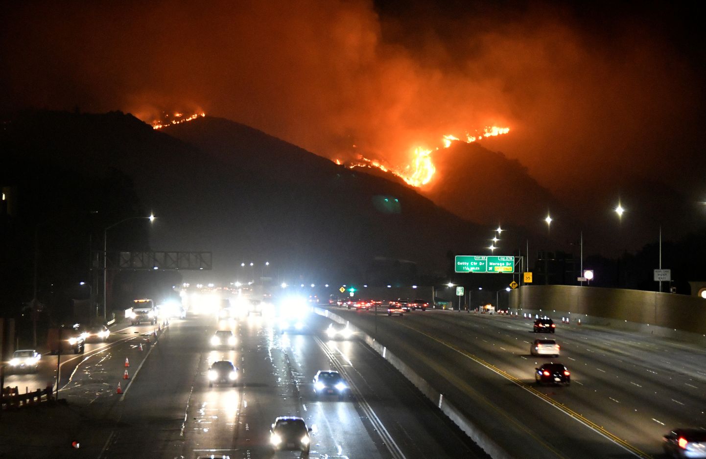 Meža ugunsgrēks Losandželosā