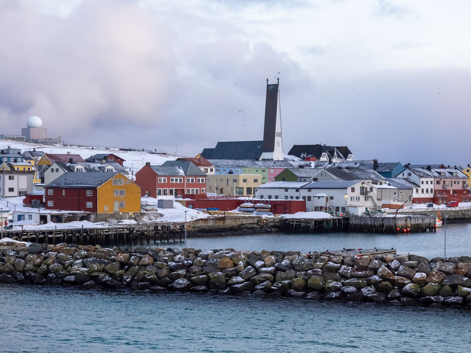 Norra kõige idapoolsem linn Vardø asub Venemaa Koola poolsaare ja sealsete allveelaevabaaside lähedal