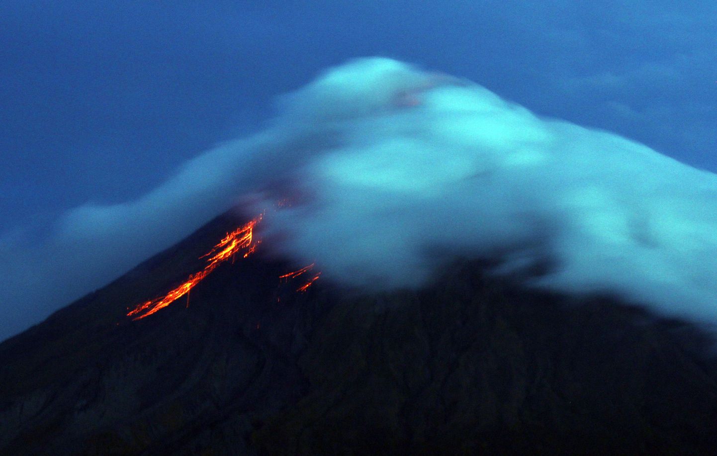 Laavavool Filipiinide Mayoni vulkaanist 2014. aastal.