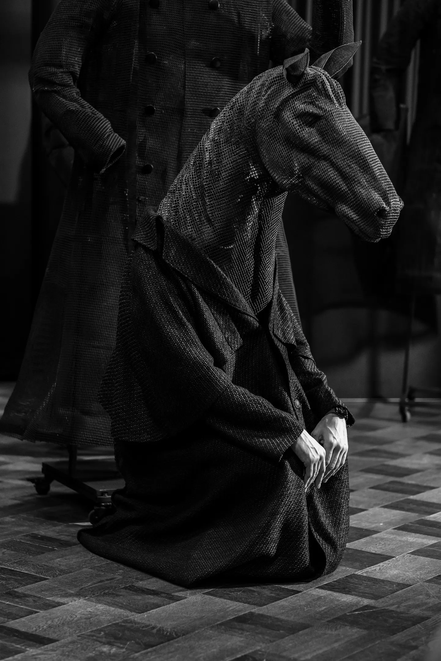Eesti Noorsooteatris esietendub sõnadeta visuaalteatrilavastus «Sinel» Nikolai Gogoli samanimelise jutustuse põhjal.