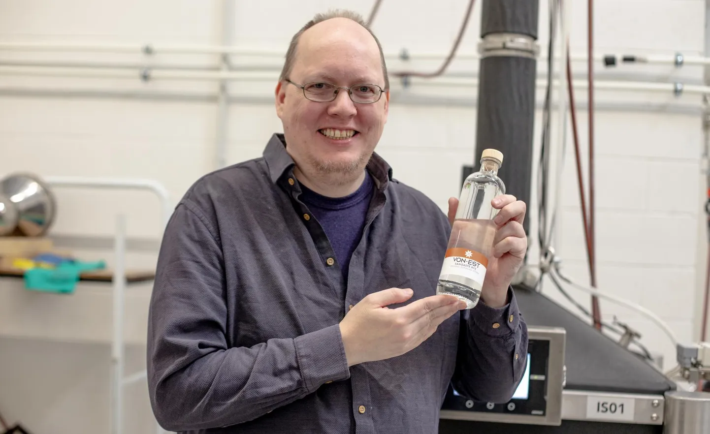 Aprilli keskel villis Gareth Niblett oma viinavabrikus esimest partiid, mille etiketil ilutses säravalt tekst – Estonian vodka.