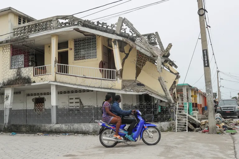 Les Cayes'i lagunenud majad.