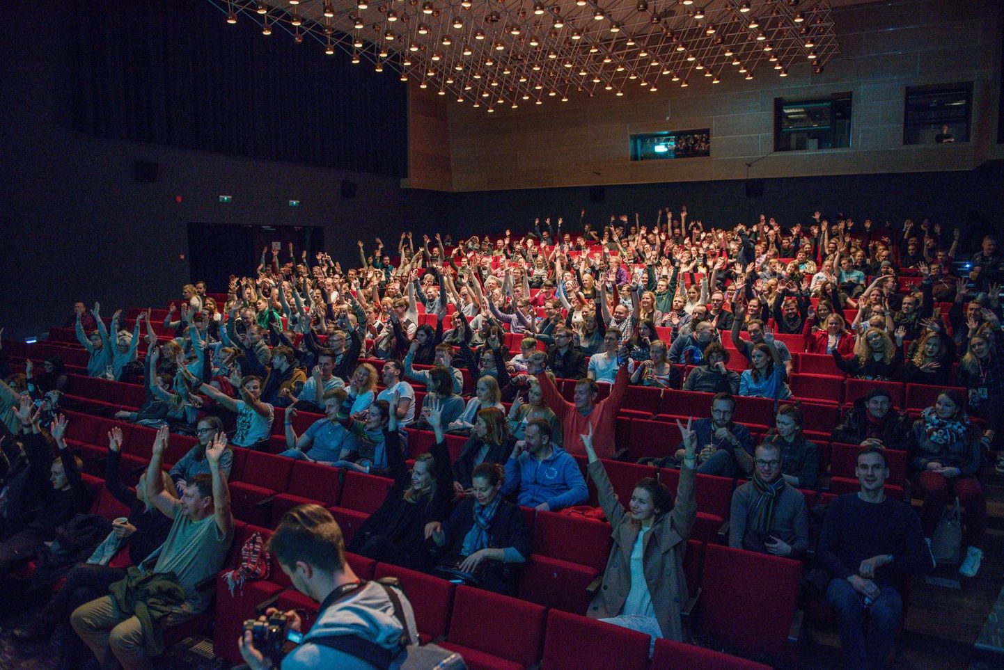 Вид зала, который в этом году невозможен: фанаты HÕFF на киносеансе.