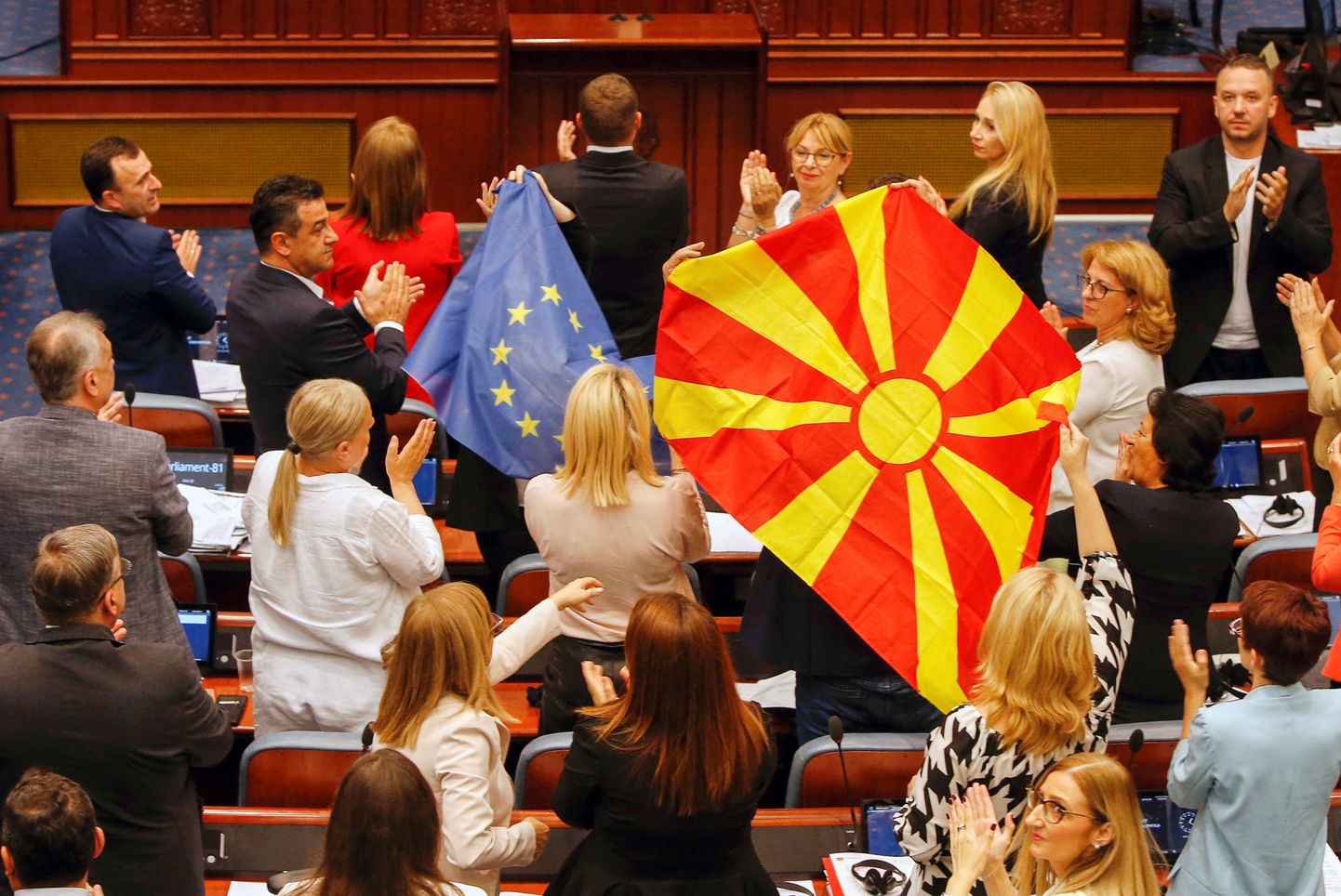 Põhja-Makedoonia parlament kiitis heaks Prantsusmaa ettepaneku lahendada Bulgaaria etteheited riigi ühinemisele ELiga.