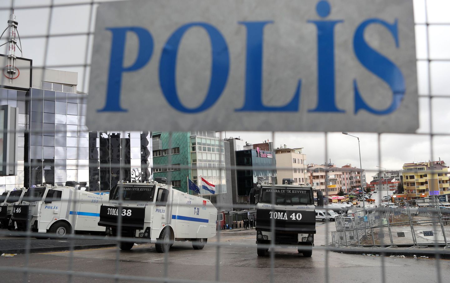Türgi politseile kuuluvad masinad Ankaras.