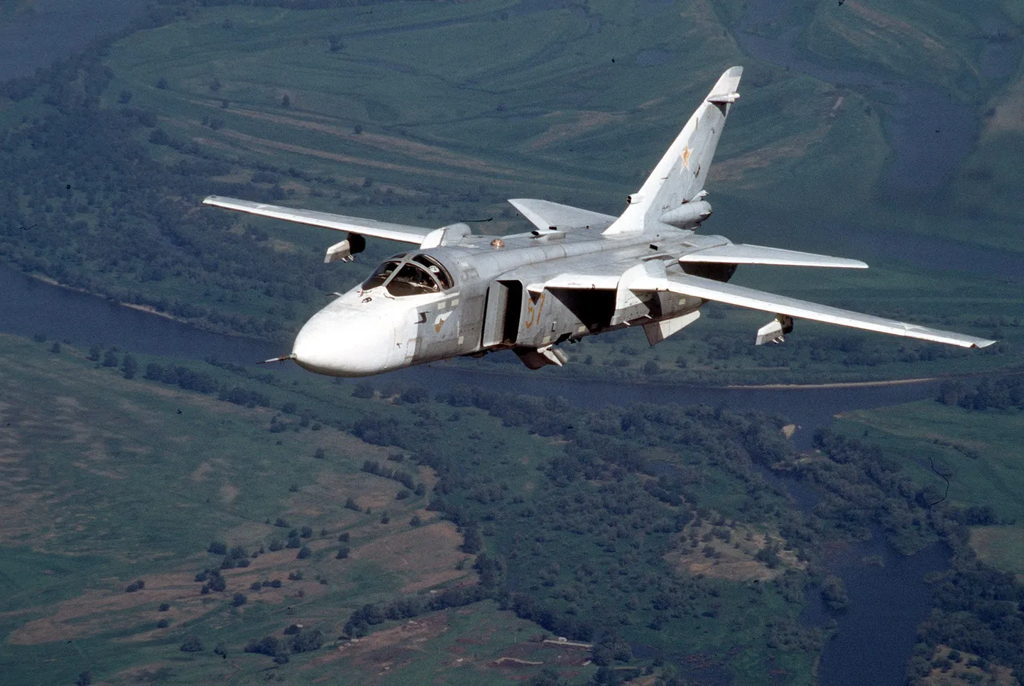 Vene õhujõudude keskmaa ründepommitaja SU-24 ehk Fencer.