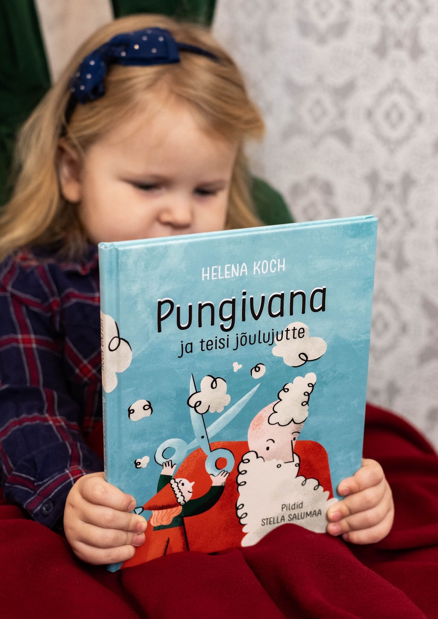 Helena Kochi lasteraamat «Pungivana ja teisi jõulujutte». Illustraator Stella Salumaa.