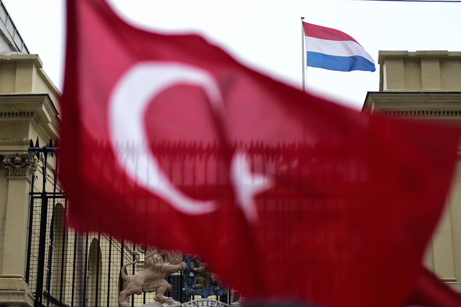 Türgi ja Hollandi lipud