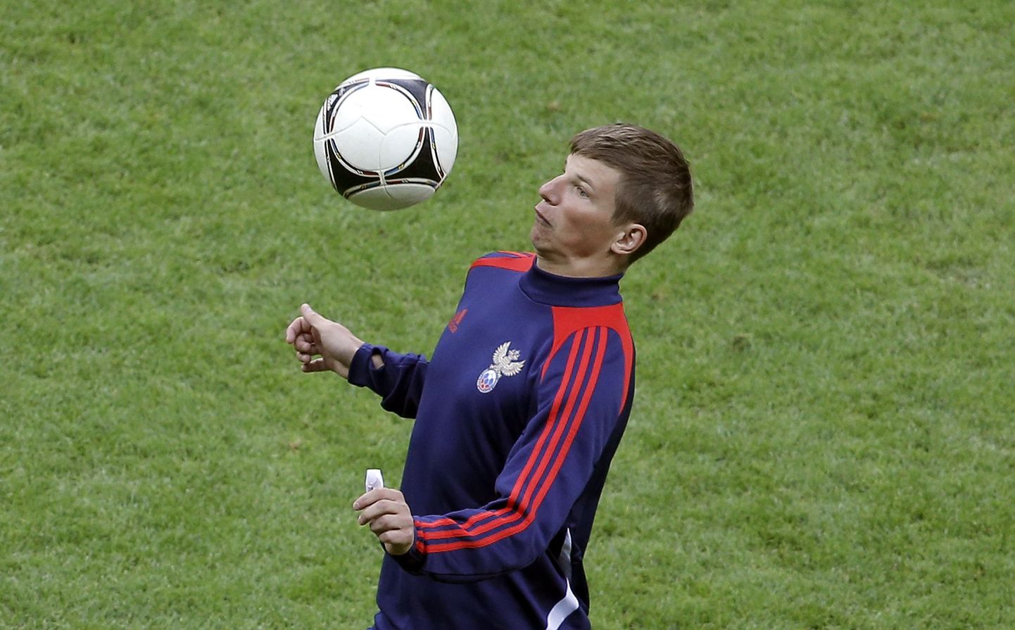 Андрей Аршавин с мячом.