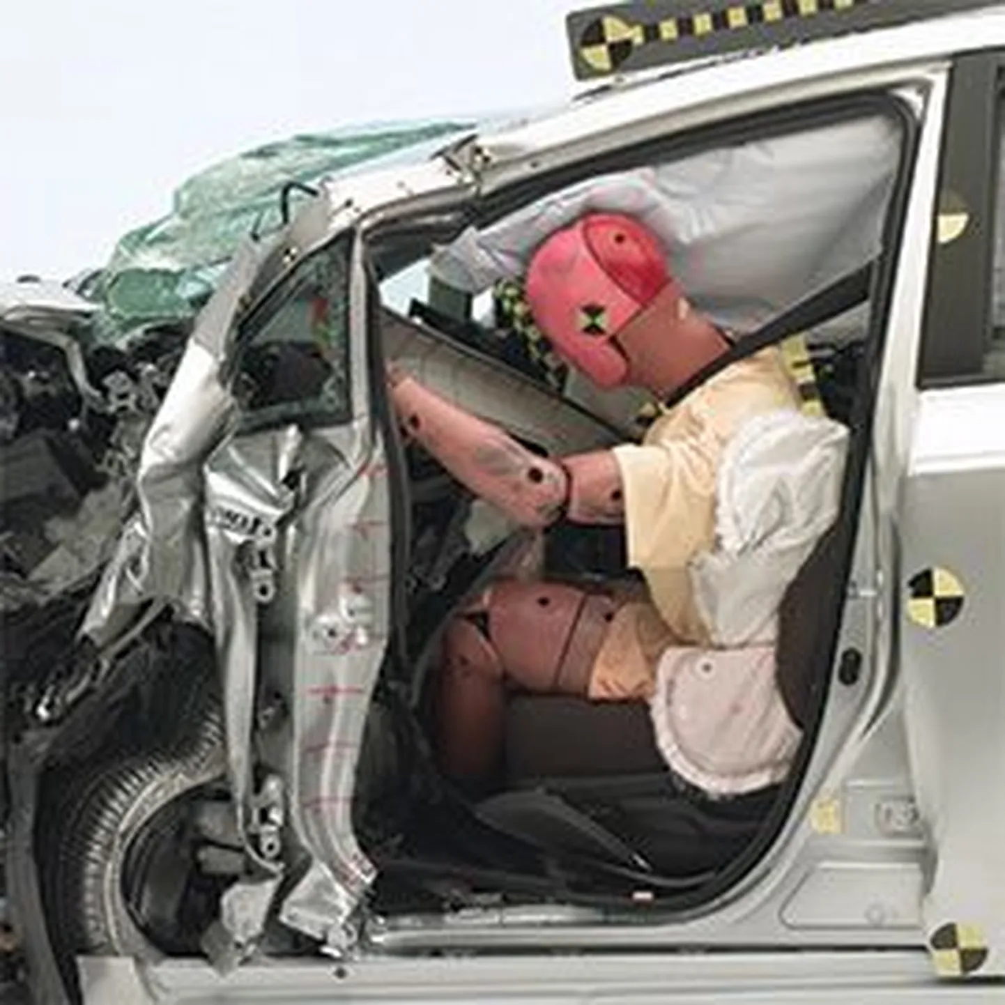 Toyota Prius V kokkupõrketesti tulemus.