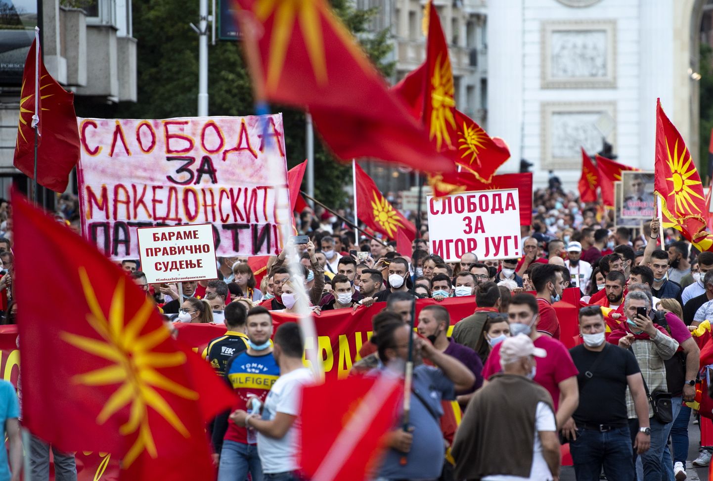 Meeleavaldajad nõuavad Põhja-Makedoonia parlamendiründajate vabastamist.