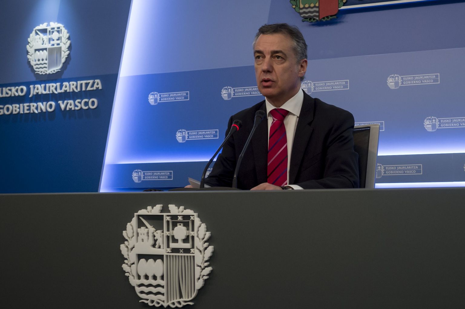 Baski regionaalse valitsuse juht Inigo Urkullu andis märtsi keskel teada, et baskide separatistlik rühmitus ETA kavatseb täielikult desarmeeruda 8. aprillil.