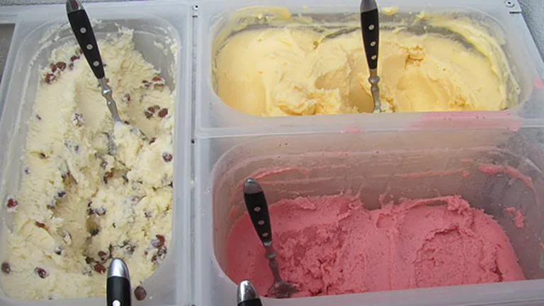 Vasarā Skrīveru saldējums būs nopērkams arī Ārstu biedrības rīkotajos Zaļajos tirdziņos ceturtdienu pēcpusdienās Skolas ielā 
