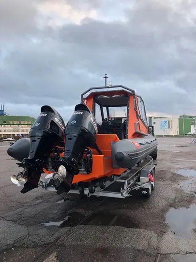 Tilgu merepääste seltsi uus merepäästepaat on Kahe 140 hobujõulise mootoriga varustatud Larsen B 920 Pro