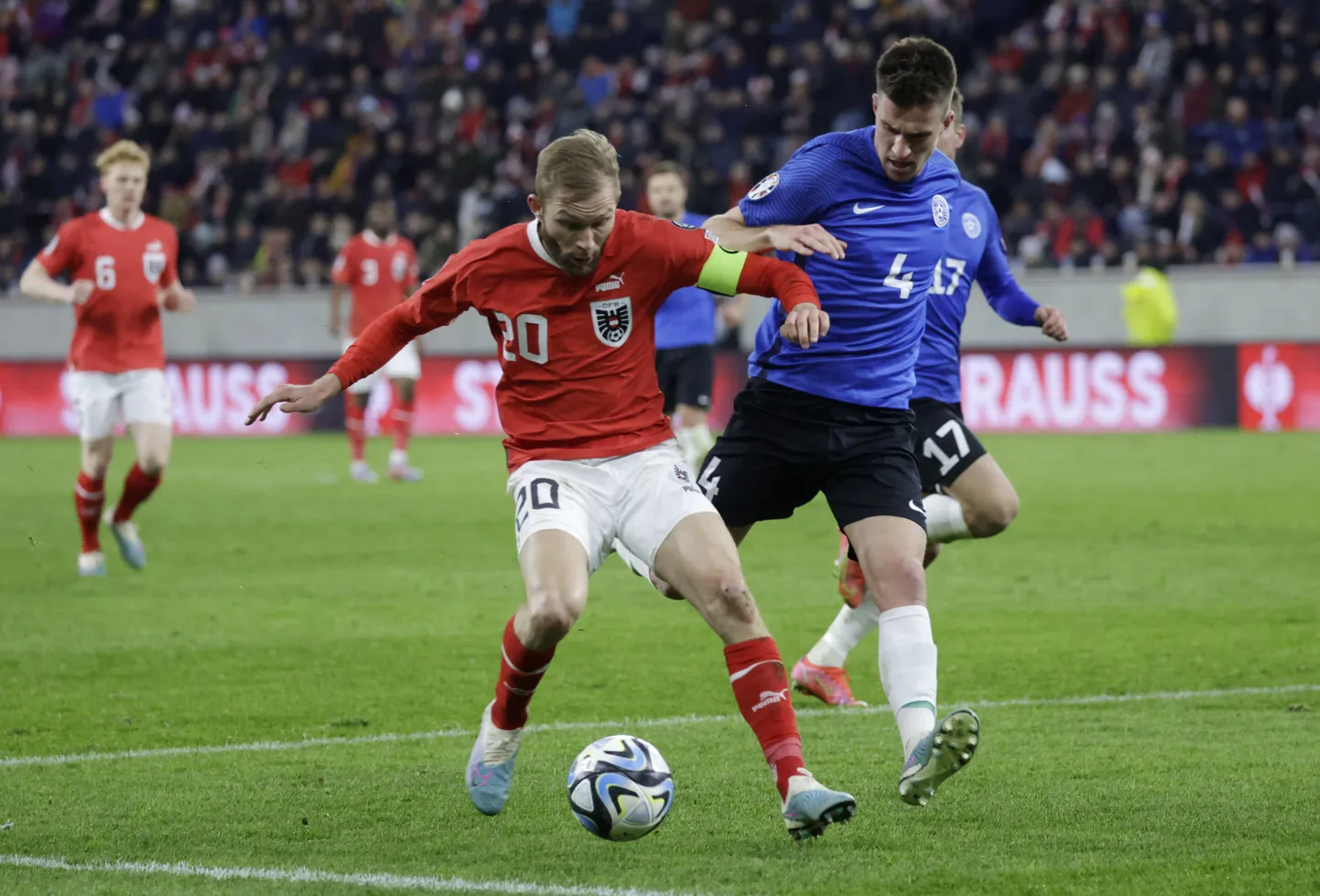 Mattias Käit (paremal) paistis EM-valikmängus Austria vastu silma.