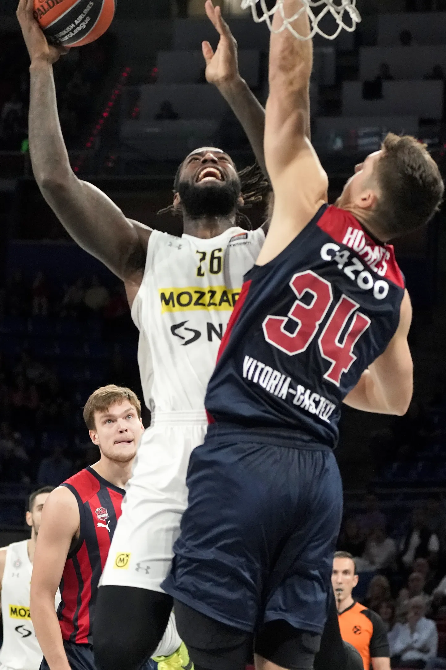Maik-Kalev Kotsari (taustal) roll jäi teises Euroliiga voorus väikeseks.