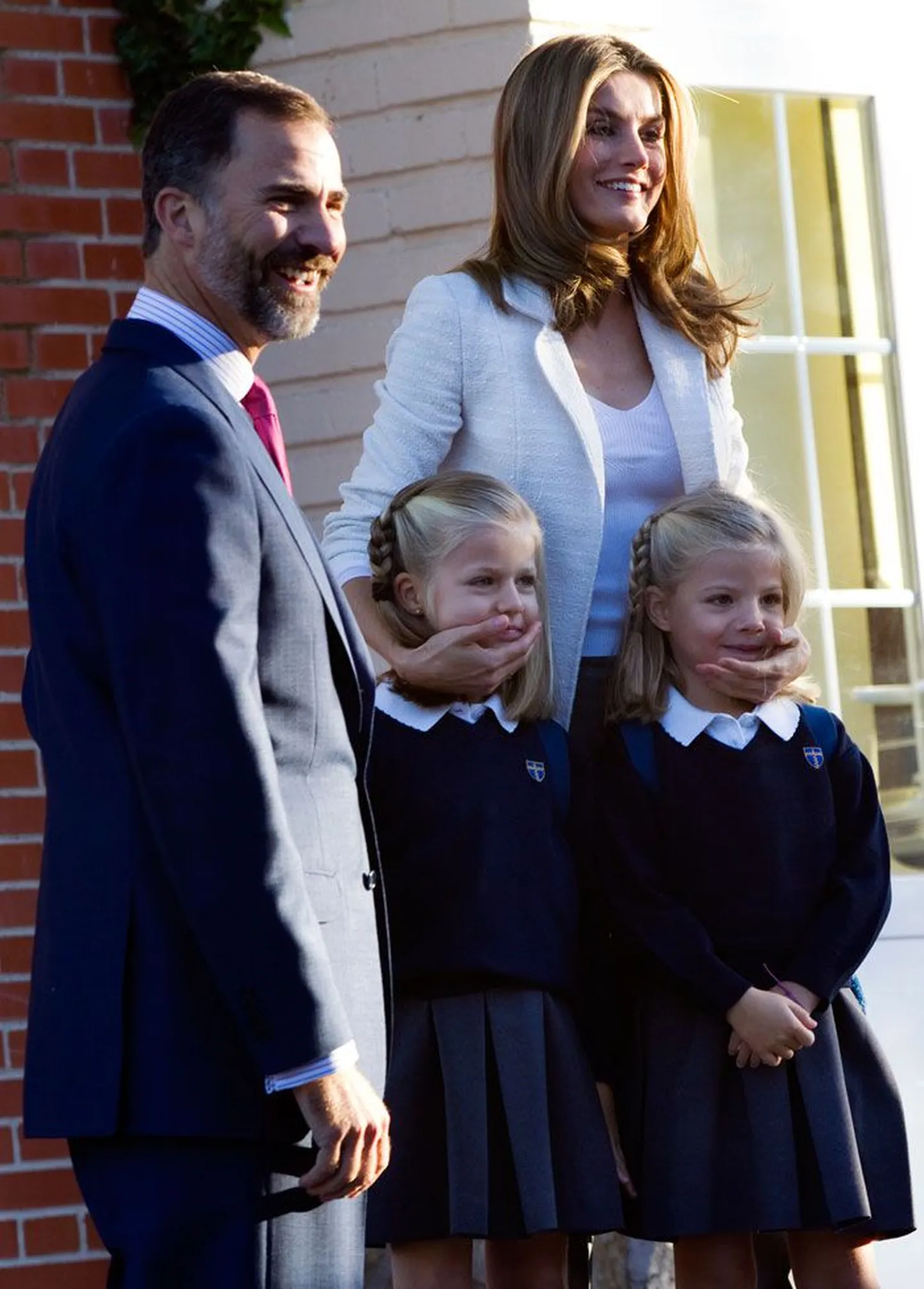 Prints Felipe, tütred Leonor ja Sofia ning printsess Letizia.