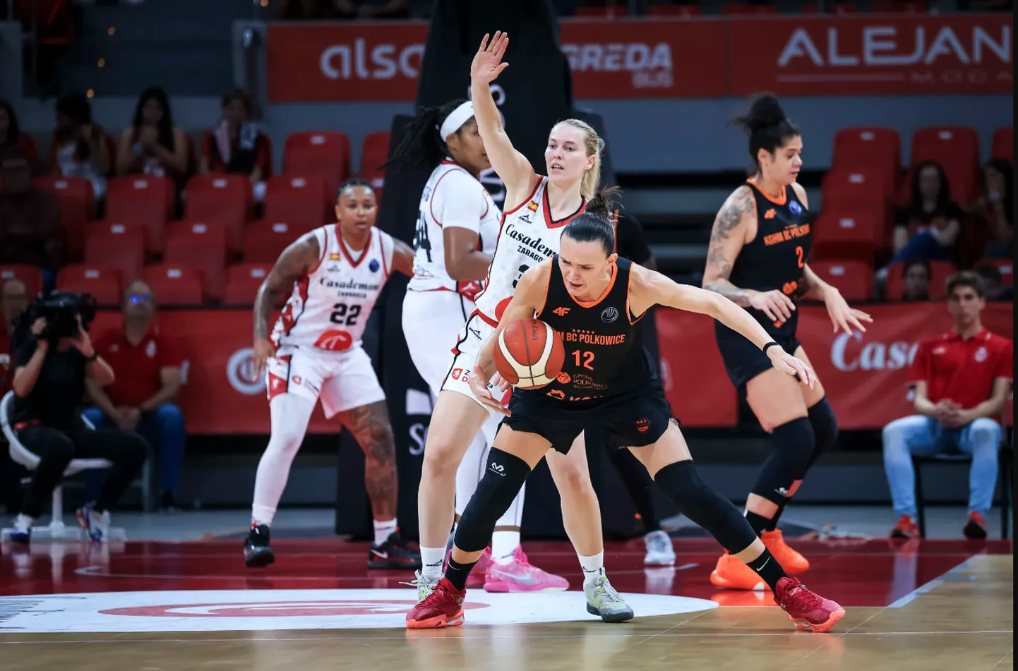 Latvijas basketboliste Anete Šteinberga