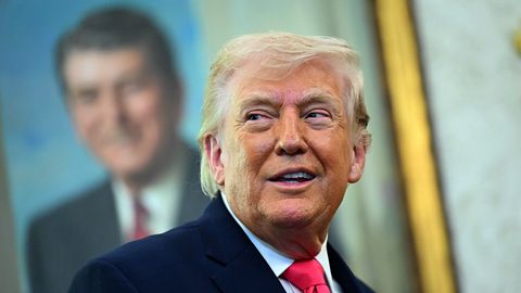 Šomēnes plānotā Trampa vizīte Pekinā pārcelta uz maija vidu