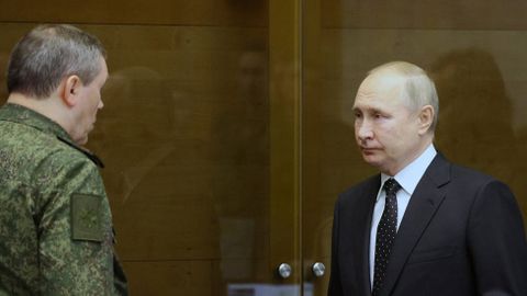 Путин – в военном штабе, Шойгу – на передовой. Что это значит?