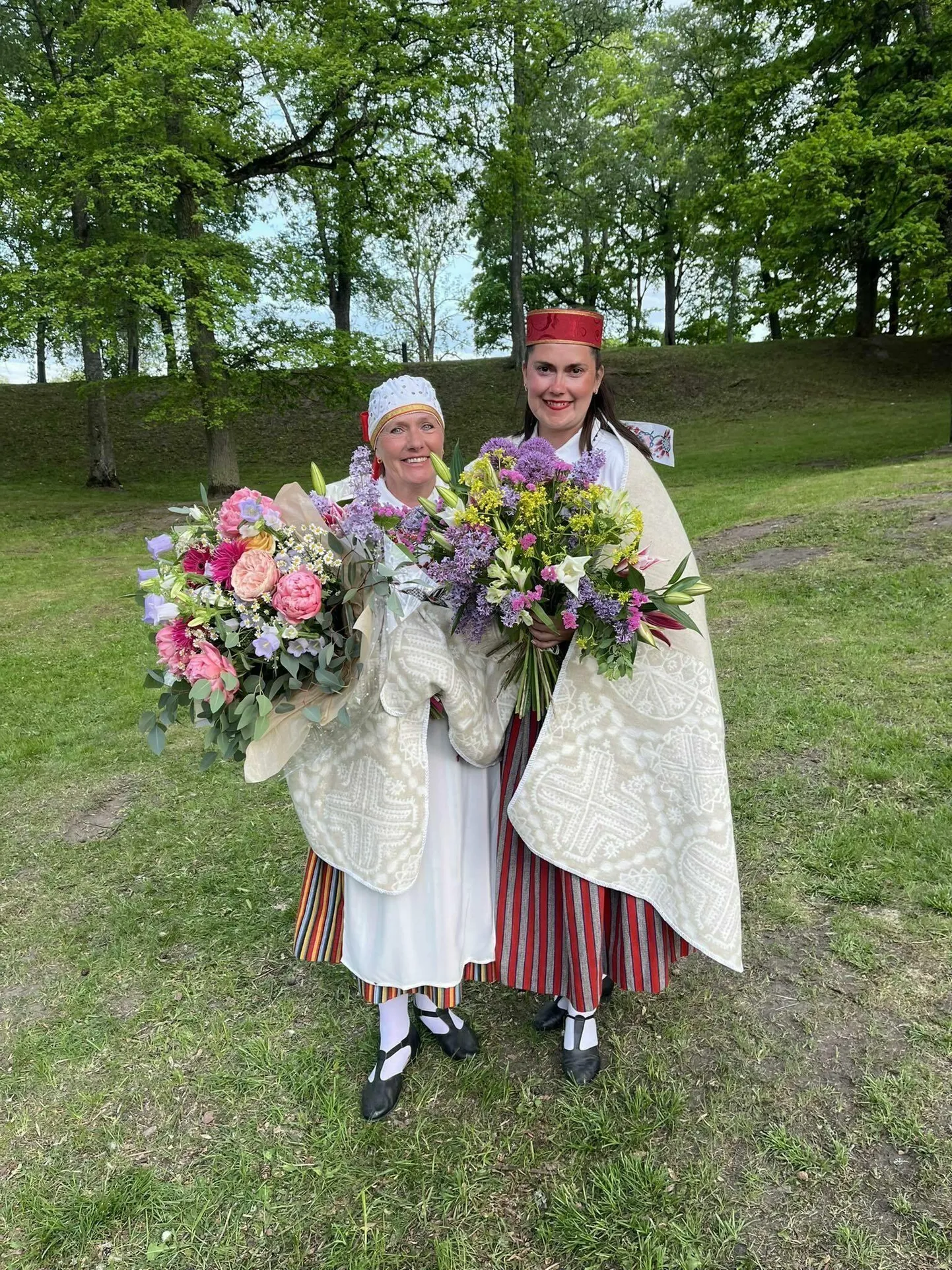 2023. aasta Järvamaa laulu- ja tantsupeo lavastajad Marika Kuusik (vasakul) ja Kätlin Merisalu kandideerivad aasta kultuurielu edendajaks.
