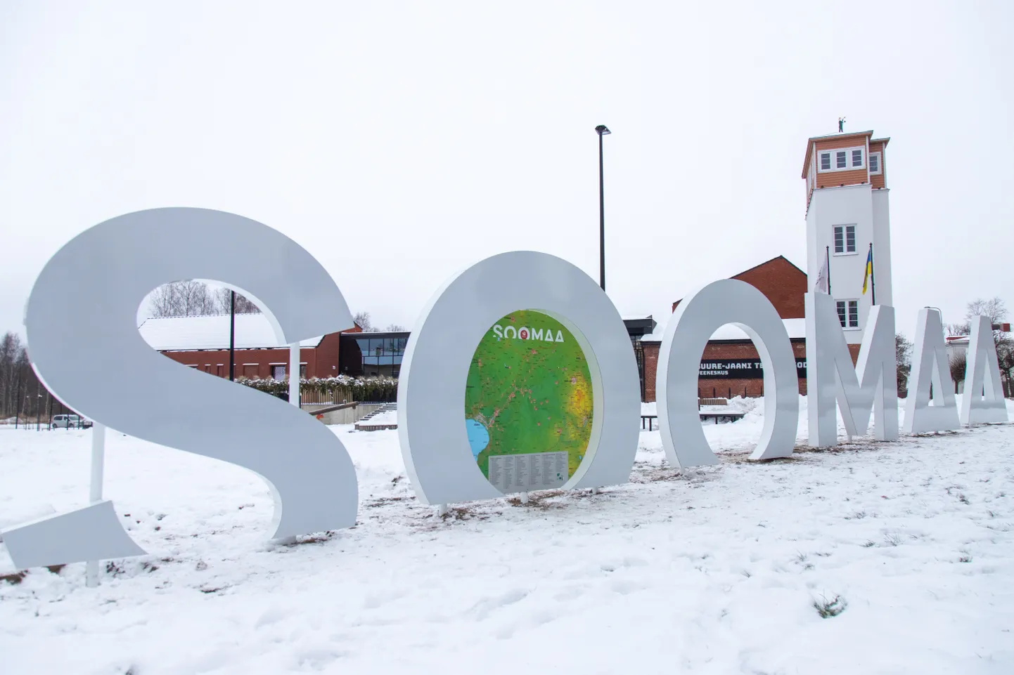 Soomaa värav Suure-Jaani tervisekekoja ees