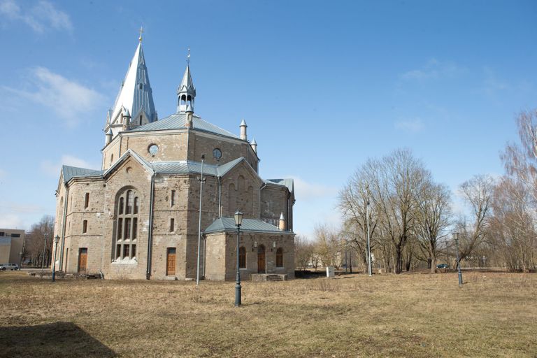 Narva Aleksandri kirik ootab kosilast.