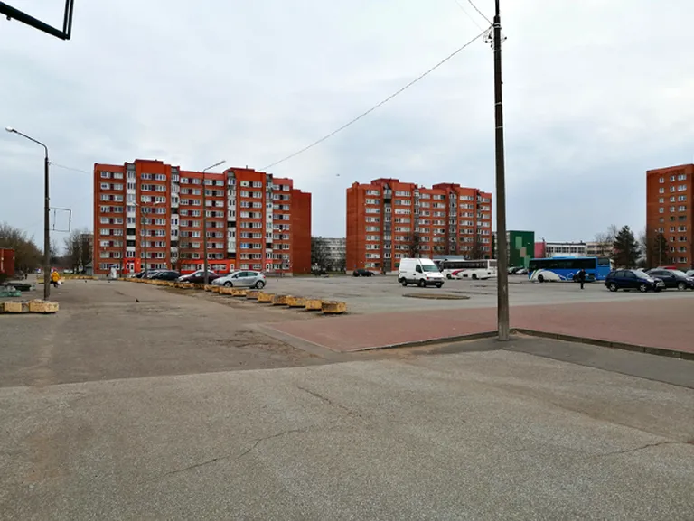 Центральная площадь в Ийдла в ожидании обновления