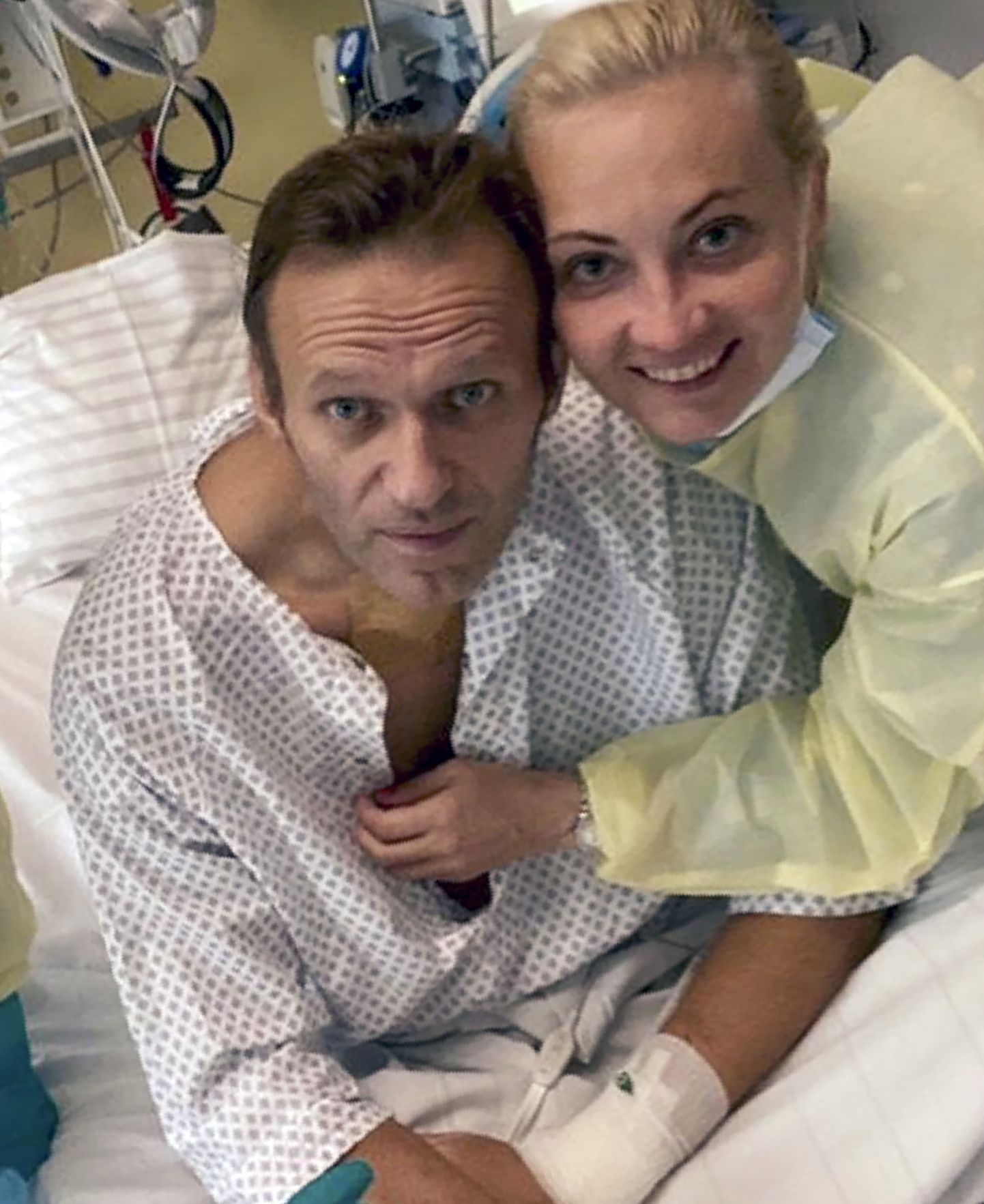 Aleksei Navalnõi ja ta naine Julia Navalnaja Saksamaa Berliini Charité haiglas septembris 2020