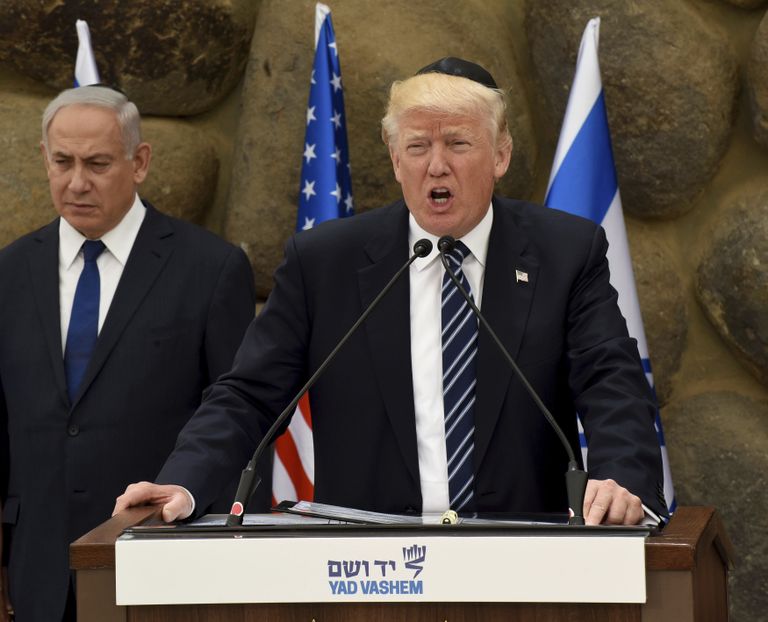 Donald Trump Iisraeli holokaustimuuseumis kõnet pidamas